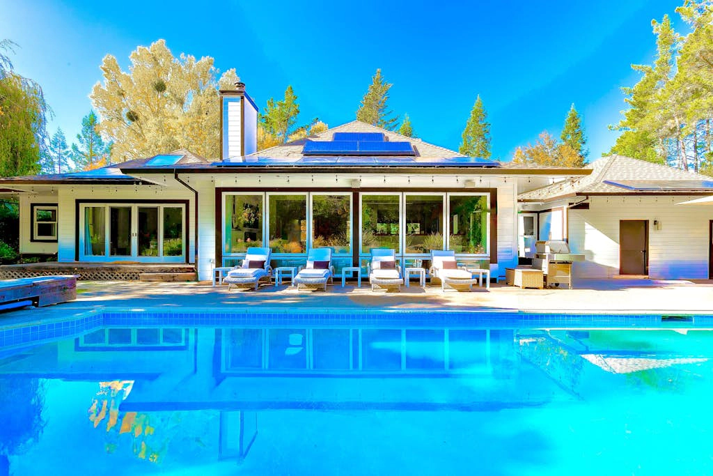 Sebastopol Dog-Friendly 6-Acre Estate, Pool and Hot Tub
