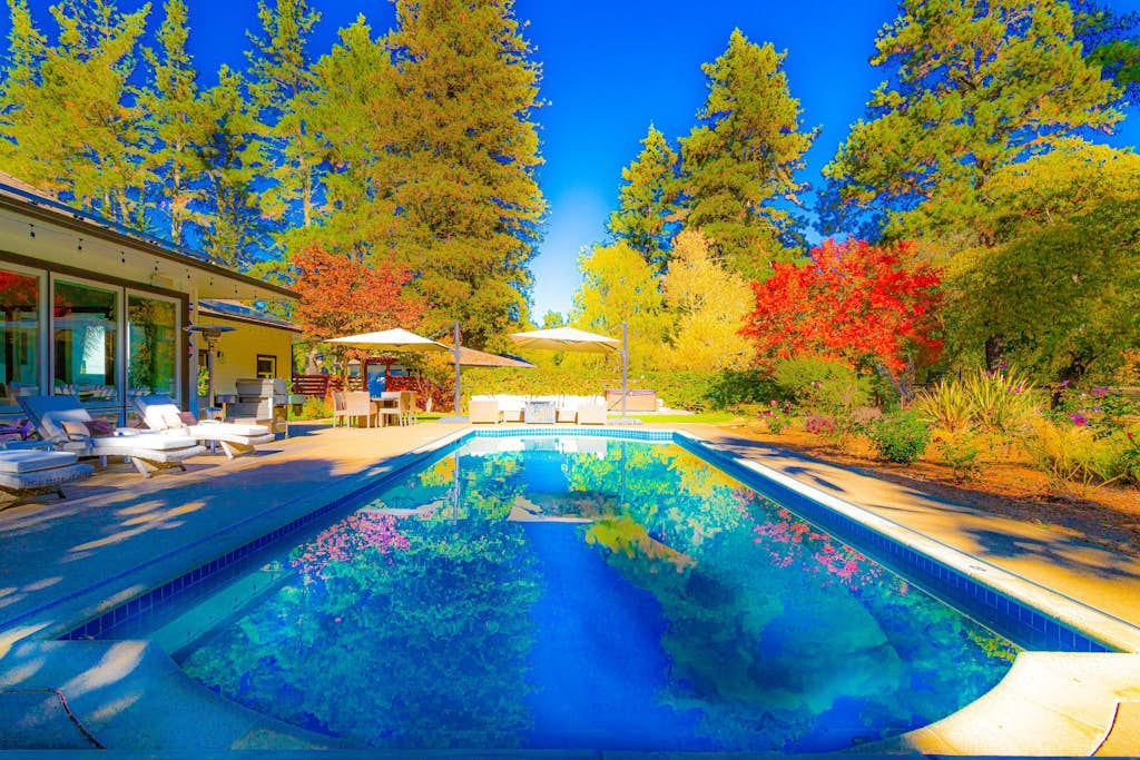 Sebastopol Dog-Friendly 6-Acre Estate, Pool and Hot Tub
