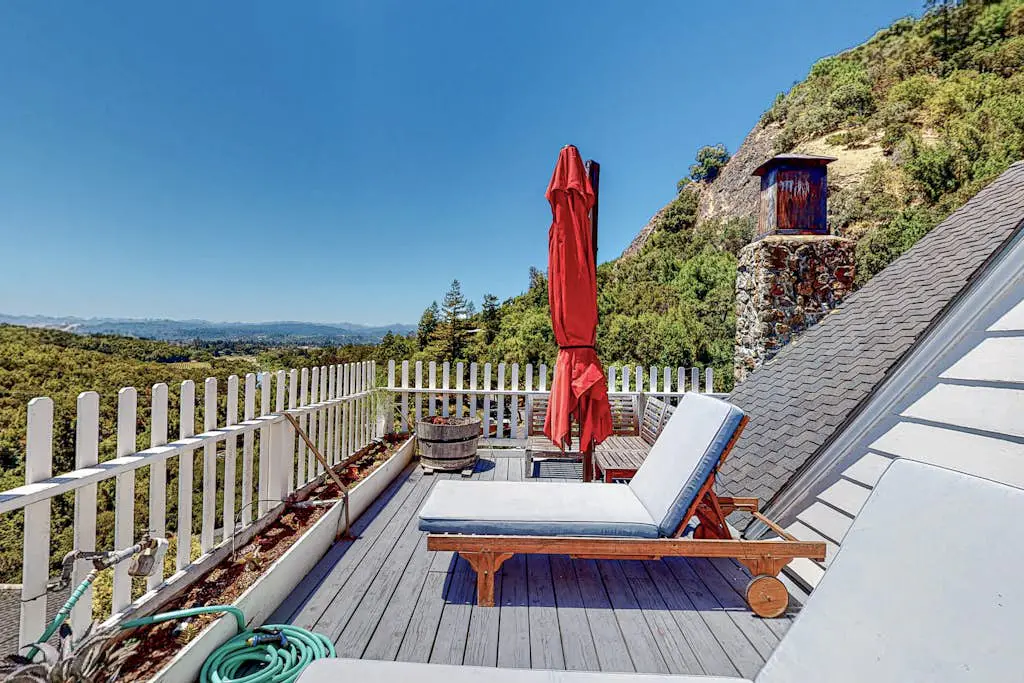 Fitch Mountain Cabin - Healdsburg Hillside Retreat with Hot Tub and Fireplace