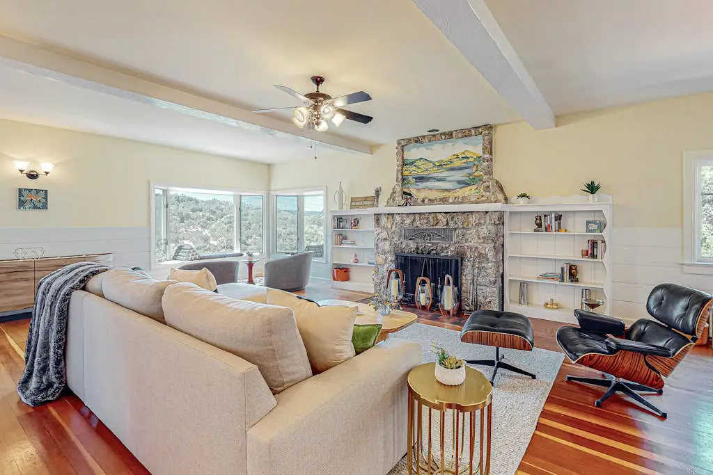 Fitch Mountain Cabin - Healdsburg Hillside Retreat with Hot Tub and Fireplace
