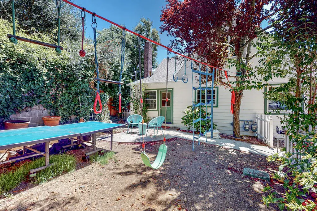 Fitch Mountain Cabin - Healdsburg Hillside Retreat with Hot Tub and Fireplace