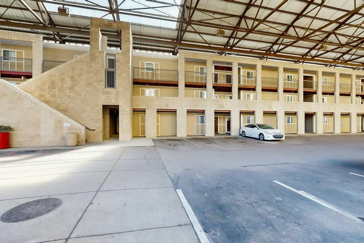 Third-Floor Riverfront Condo w/ Balcony, Pool, & Fast WiFi – Near Broadway!