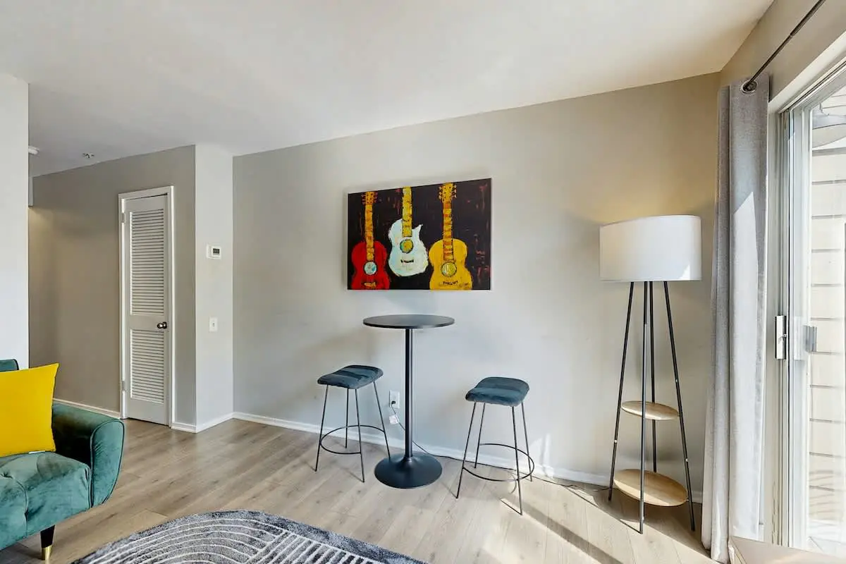 Third-Floor Riverfront Condo w/ Balcony, Pool, & Fast WiFi – Near Broadway!