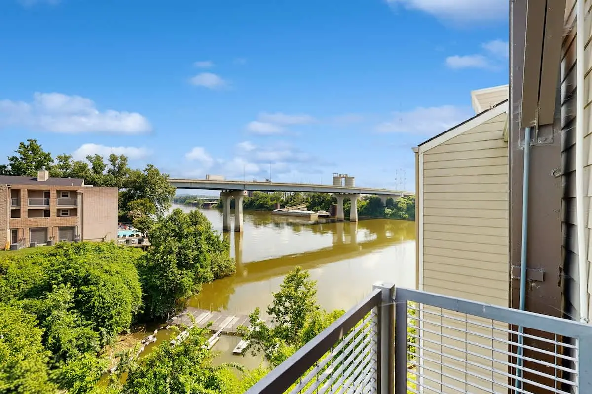Third-Floor Riverfront Condo w/ Balcony, Pool, & Fast WiFi – Near Broadway!