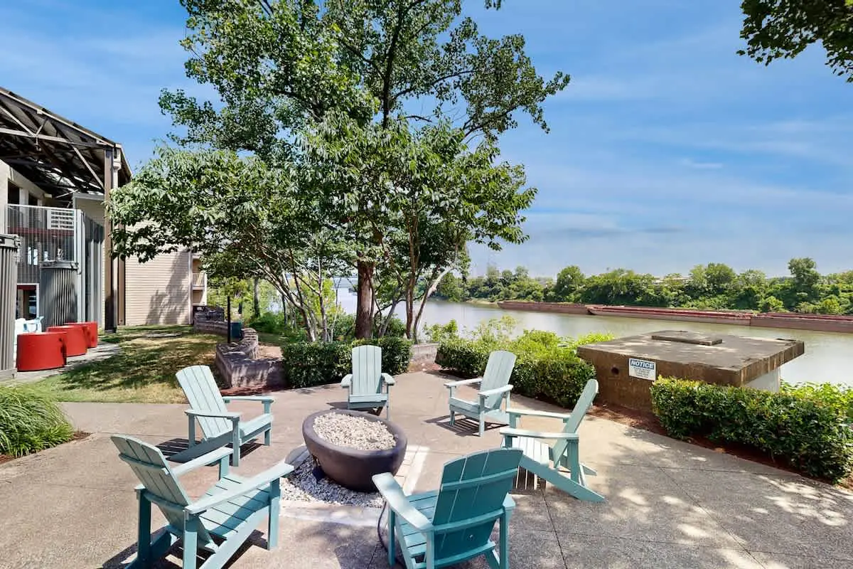 Third-Floor Riverfront Condo w/ Balcony, Pool, & Fast WiFi – Near Broadway!