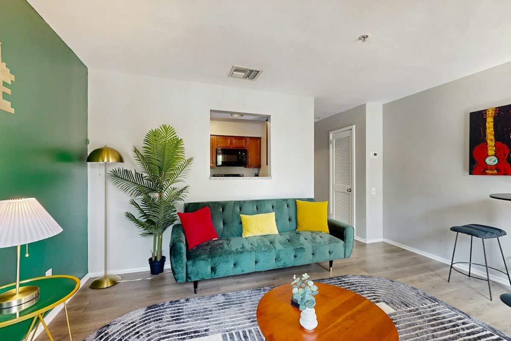 Third-Floor Riverfront Condo w/ Balcony, Pool, & Fast WiFi – Near Broadway!