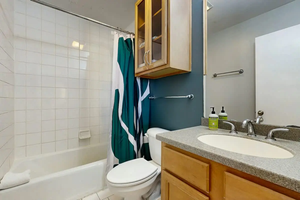 Third-Floor Riverfront Condo w/ Balcony, Pool, & Fast WiFi – Near Broadway!