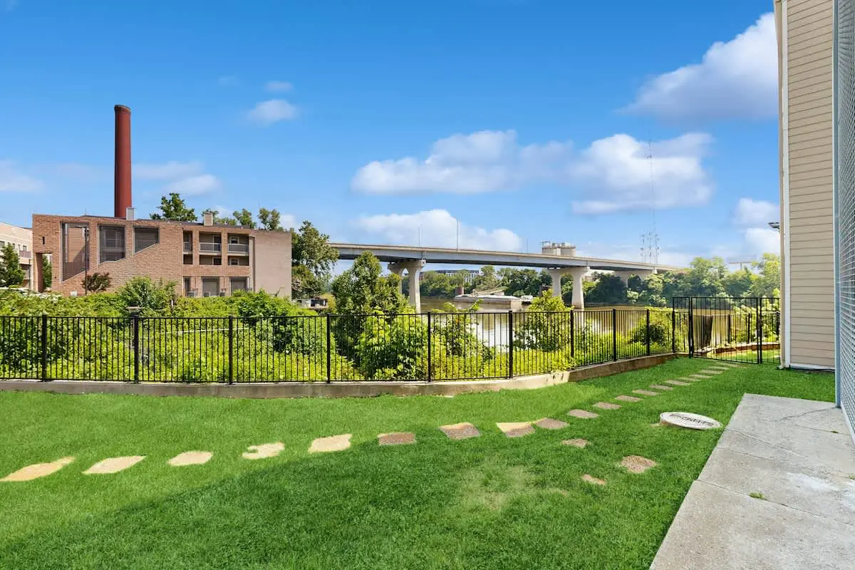 Third-Floor Riverfront Condo w/ Balcony, Pool, & Fast WiFi – Near Broadway!