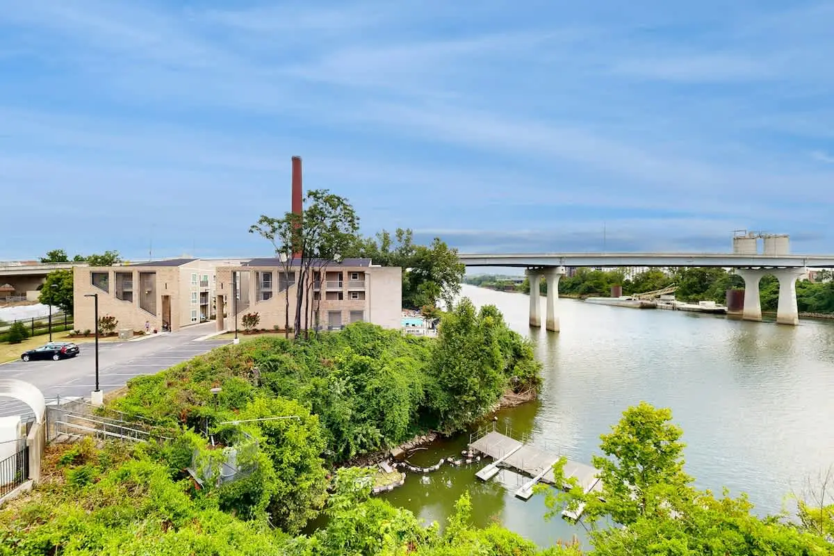 Third-Floor Riverfront Condo w/ Balcony, Pool, & Fast WiFi – Near Broadway!
