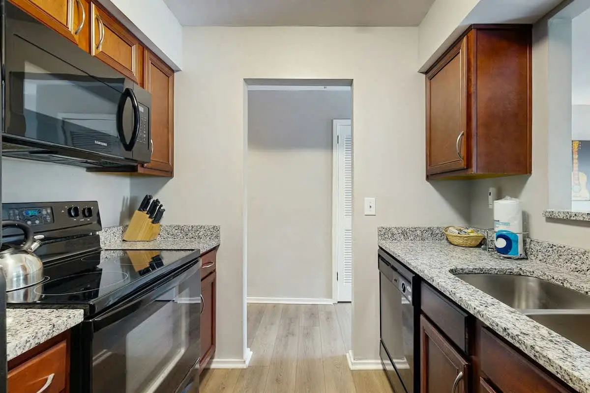 Third-Floor Riverfront Condo w/ Balcony, Pool, & Fast WiFi – Near Broadway!