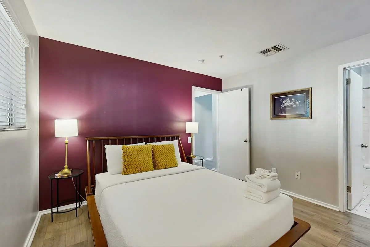 Third-Floor Riverfront Condo w/ Balcony, Pool, & Fast WiFi – Near Broadway!