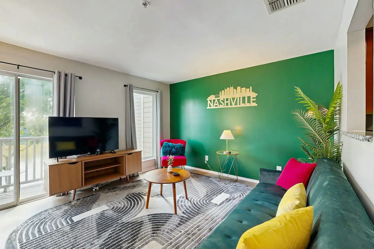 Third-Floor Riverfront Condo w/ Balcony, Pool, & Fast WiFi – Near Broadway!