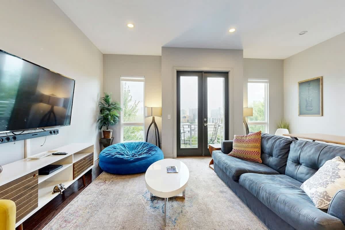 Luxe New House near Downtown & Music Row – Rooftop Deck w/ Panoramic Views