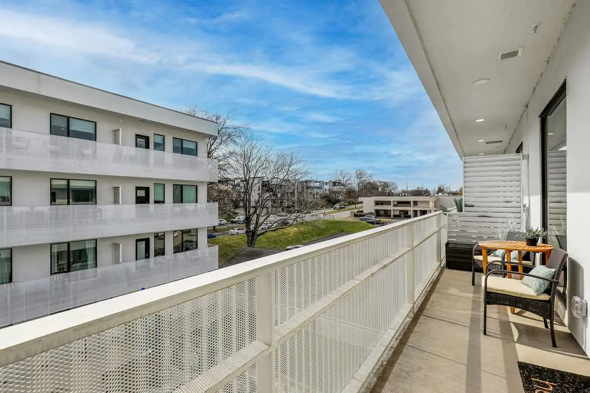 Unique Gulch View Retreat with Balcony, Seasonal Pool, & Gym