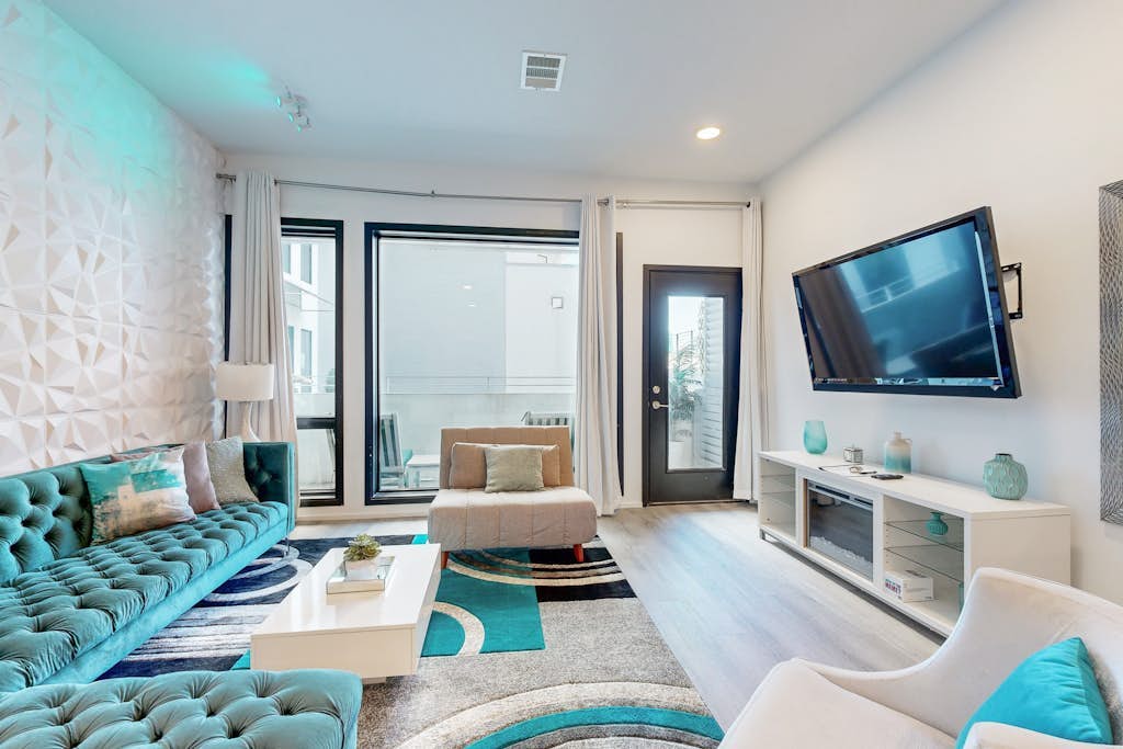 Ultramodern Condo in Luxury Complex with WiFi, Patio, Seasonal Pool, & W/D