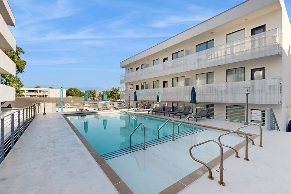 Ultramodern Condo in Luxury Complex with WiFi, Patio, Seasonal Pool, & W/D