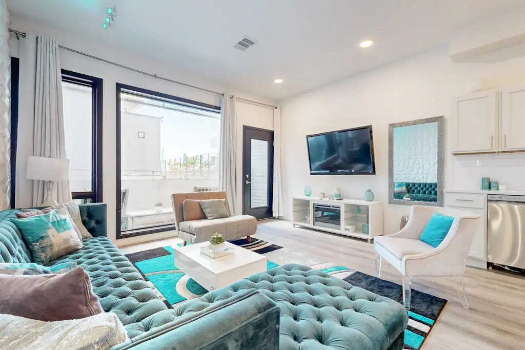 Ultramodern Condo in Luxury Complex with WiFi, Patio, Seasonal Pool, & W/D