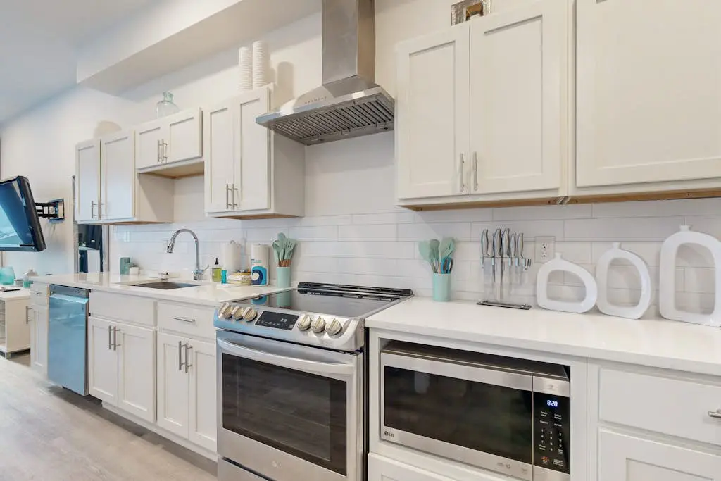 Ultramodern Condo in Luxury Complex with WiFi, Patio, Seasonal Pool, & W/D