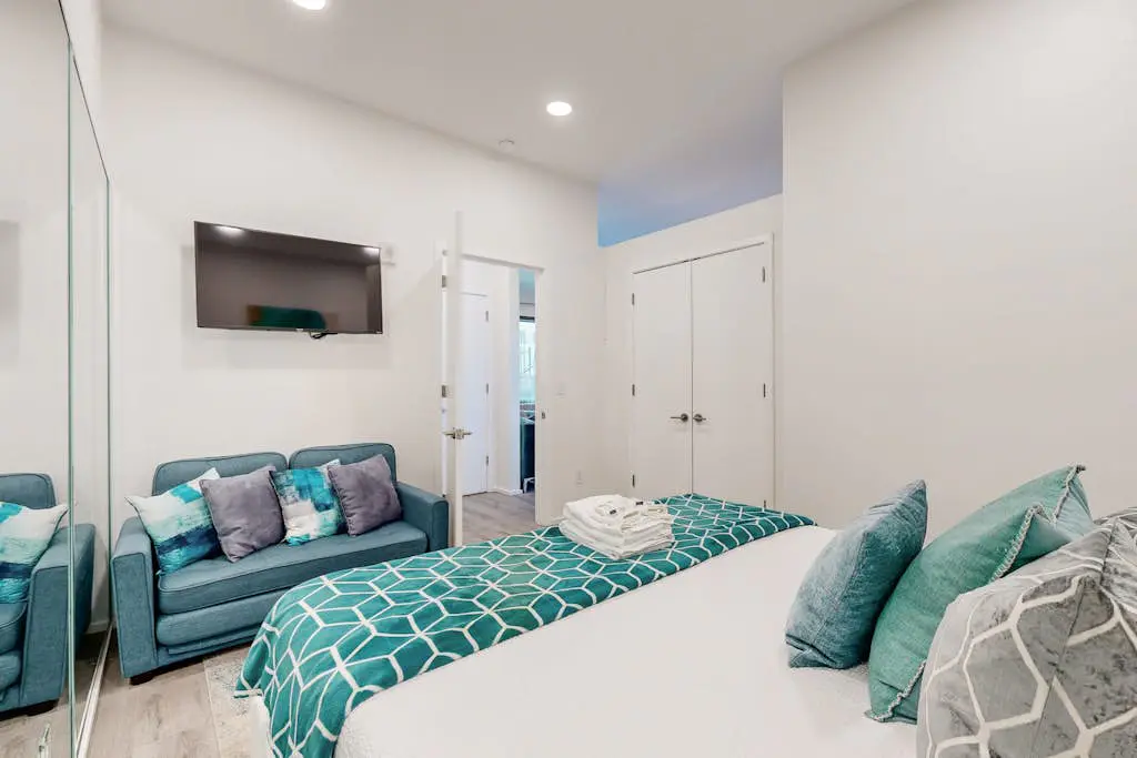 Ultramodern Condo in Luxury Complex with WiFi, Patio, Seasonal Pool, & W/D
