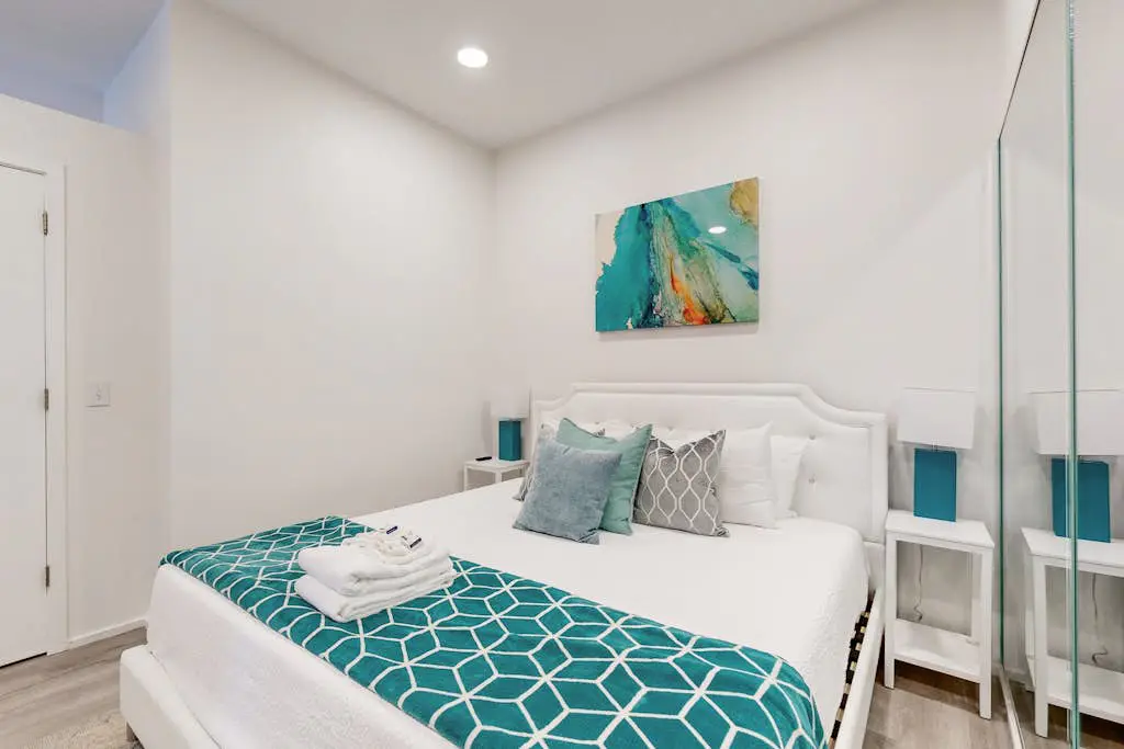 Ultramodern Condo in Luxury Complex with WiFi, Patio, Seasonal Pool, & W/D