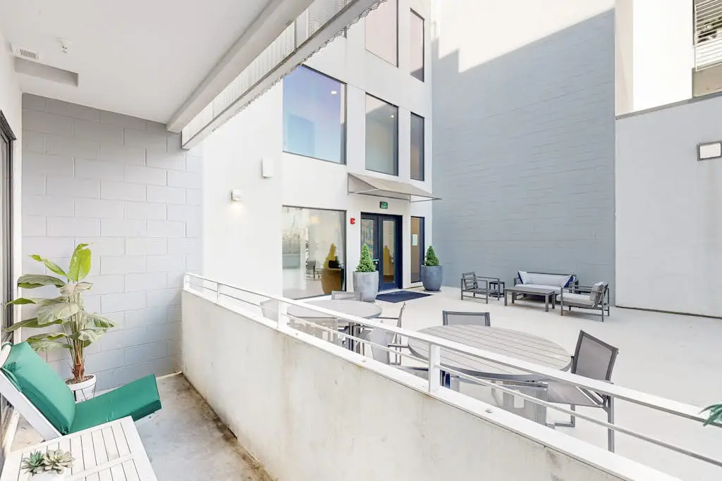 Ultramodern Condo in Luxury Complex with WiFi, Patio, Seasonal Pool, & W/D