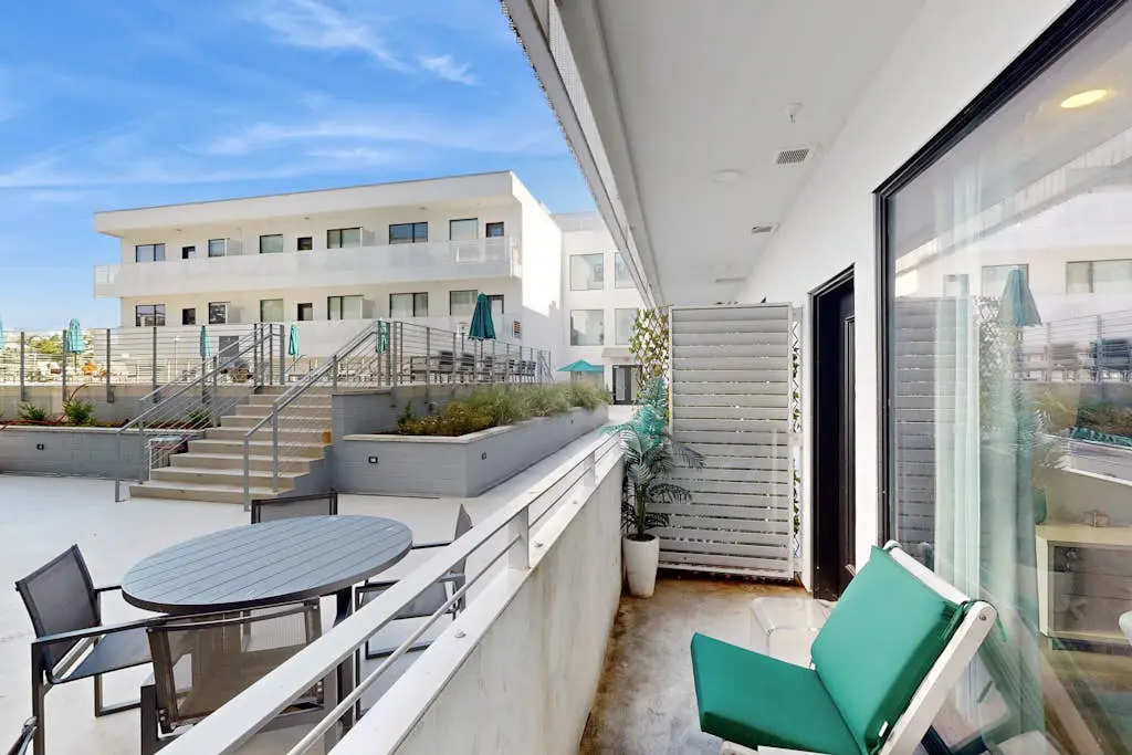 Ultramodern Condo in Luxury Complex with WiFi, Patio, Seasonal Pool, & W/D