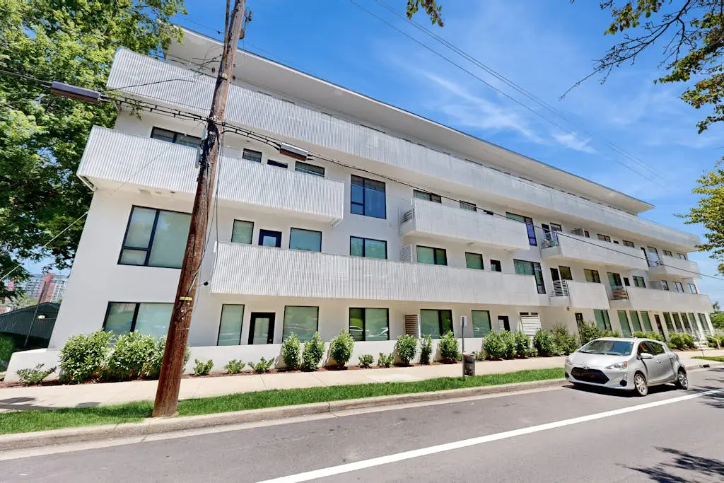 Ultramodern Condo in Luxury Complex with WiFi, Patio, Seasonal Pool, & W/D