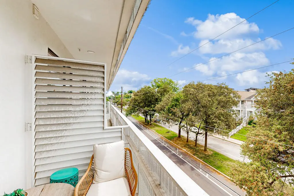 Dog-friendly treetop escape with luxe interior, seasonal pool, balcony, & WiFi