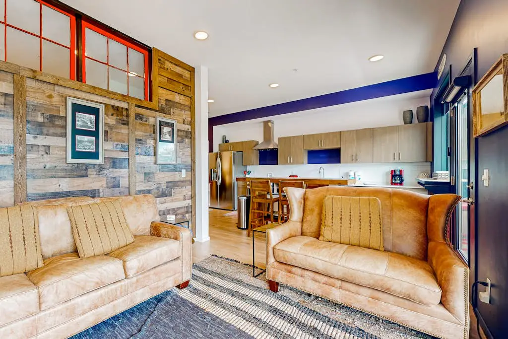 Dog-friendly treetop escape with luxe interior, seasonal pool, balcony, & WiFi