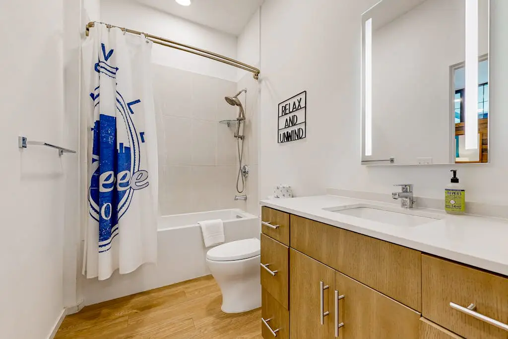 Dog-friendly treetop escape with luxe interior, seasonal pool, balcony, & WiFi