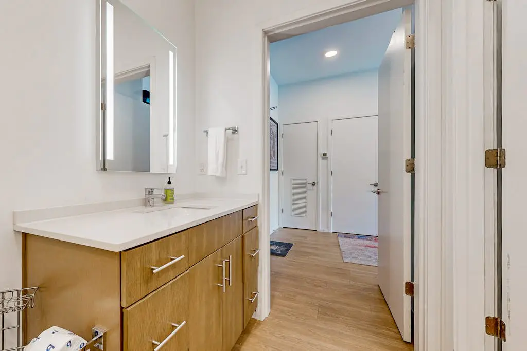 Dog-friendly treetop escape with luxe interior, seasonal pool, balcony, & WiFi