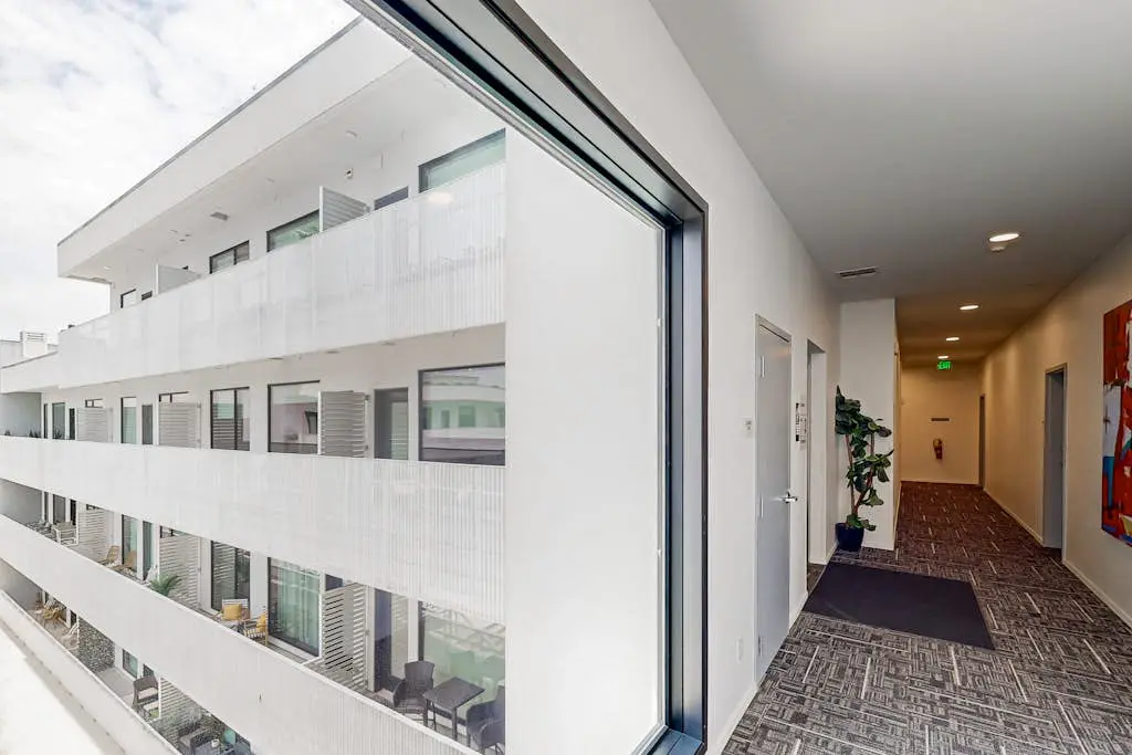 Dog-friendly treetop escape with luxe interior, seasonal pool, balcony, & WiFi