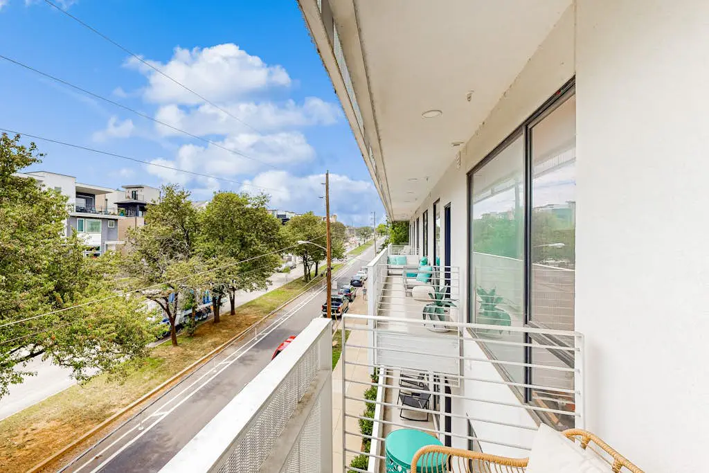 Dog-friendly treetop escape with luxe interior, seasonal pool, balcony, & WiFi