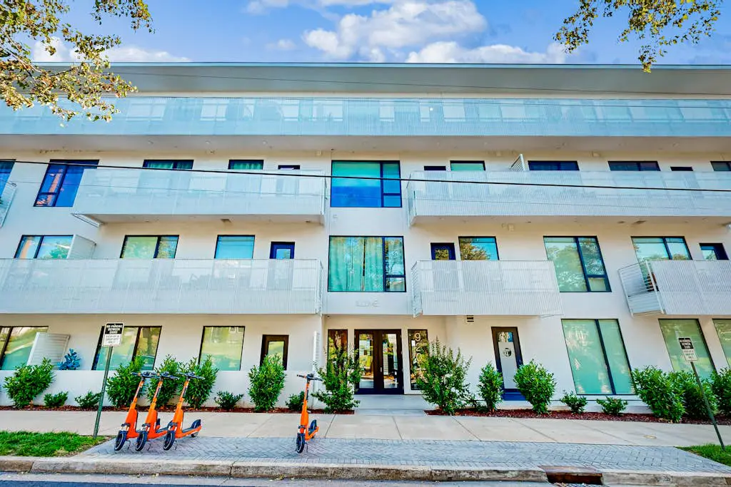 Dog-friendly treetop escape with luxe interior, seasonal pool, balcony, & WiFi
