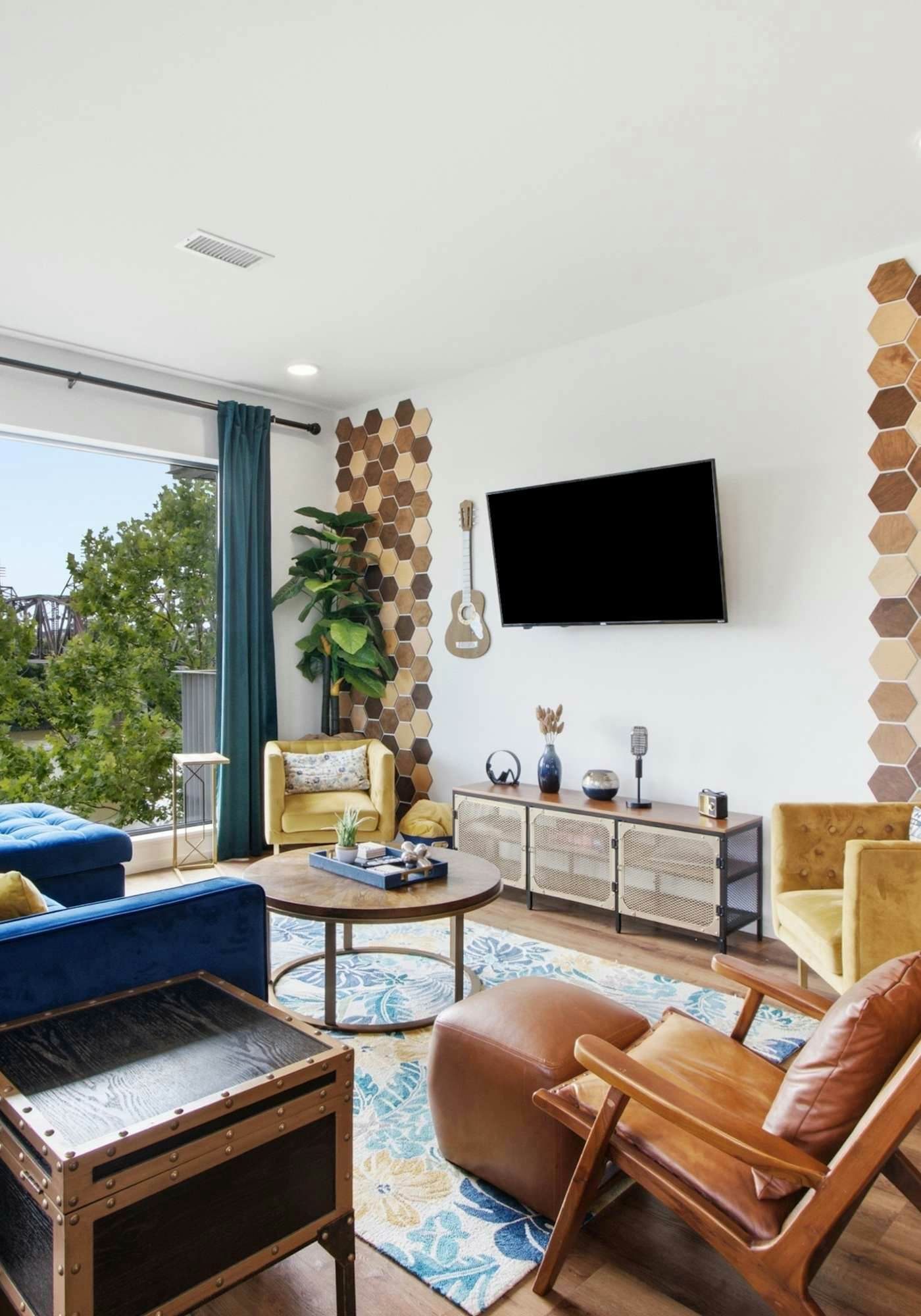 Modern river-view condo with balcony & WiFi - walk to downtown & attractions