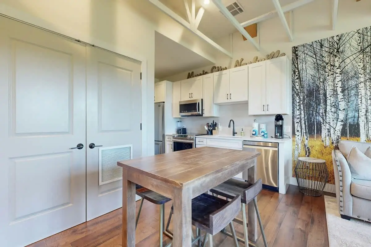 Modern-Rustic Suite w/ Pool & Outdoor Lounge | Near Downtown | Dog-Friendly
