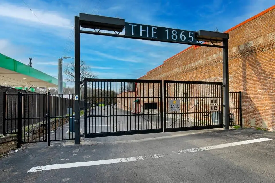 Modern-Rustic Suite w/ Pool & Outdoor Lounge | Near Downtown | Dog-Friendly