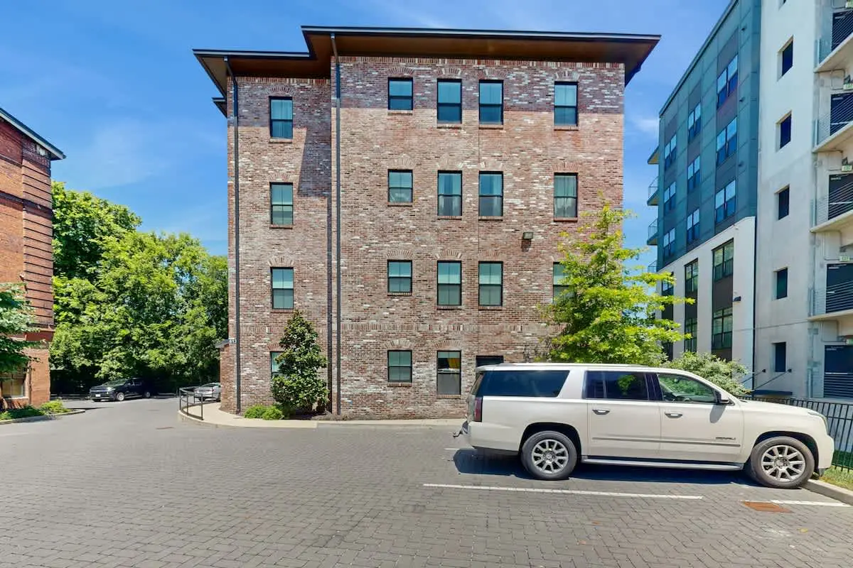 Modern-Rustic Suite w/ Pool & Outdoor Lounge | Near Downtown | Dog-Friendly