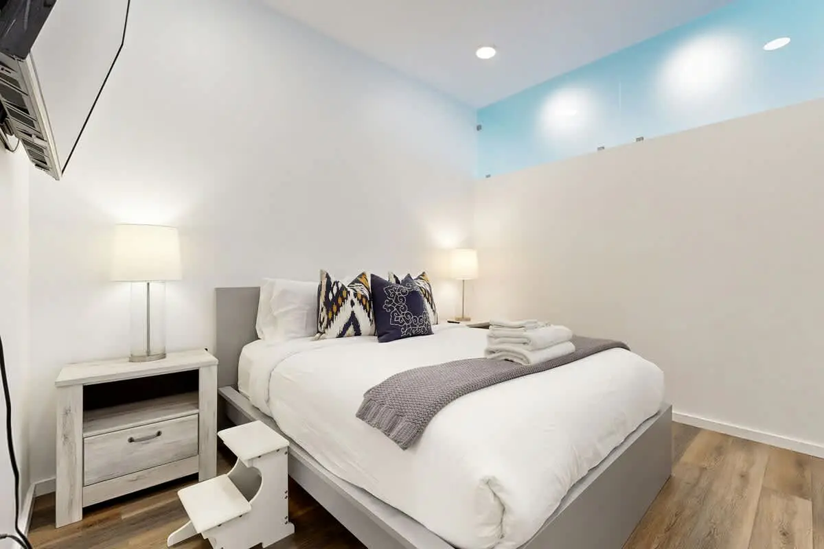 Luxe Top Floor Condo with Balcony, W/D, Seasonal Courtyard Pool, & Gym