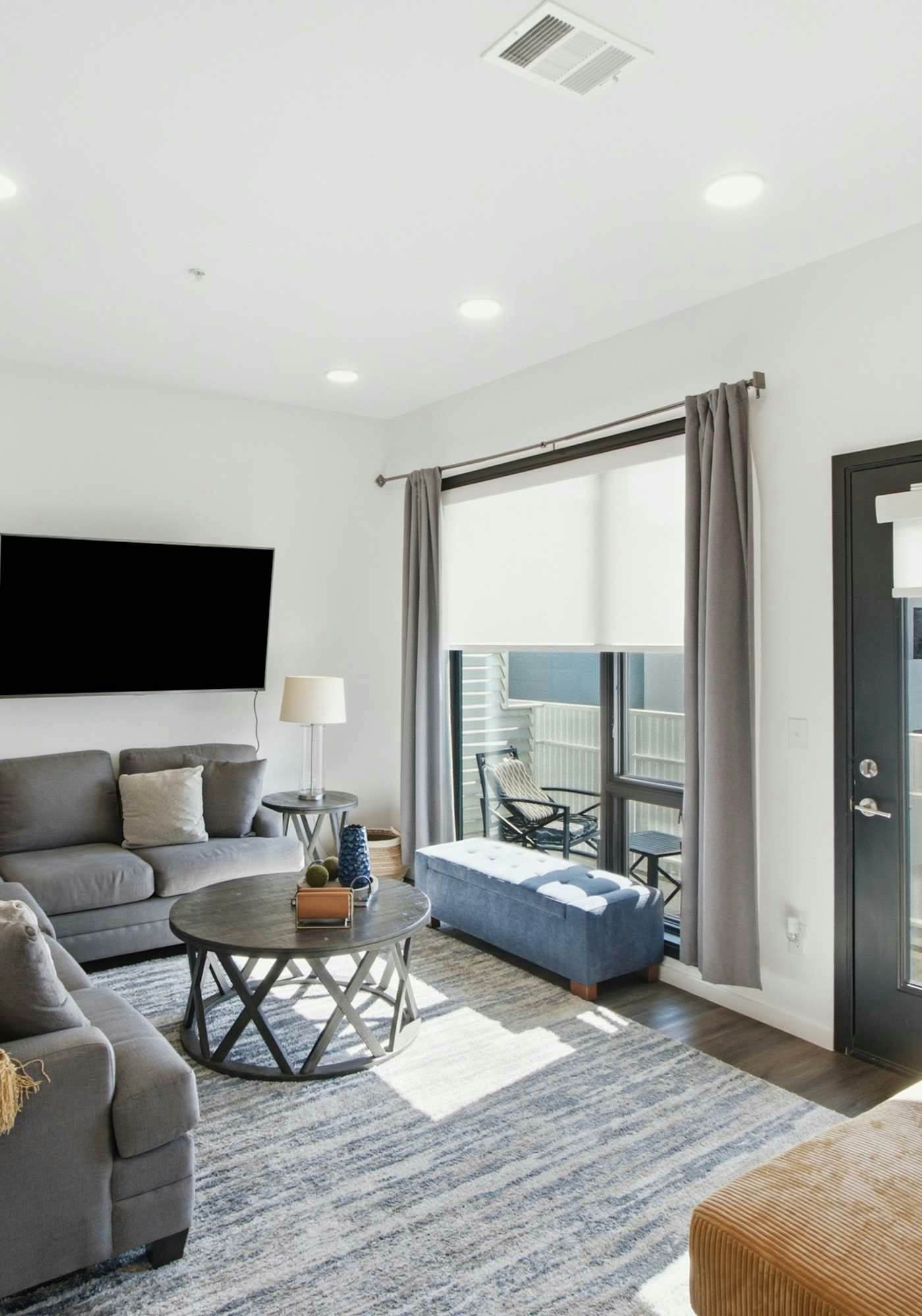 Luxe Top Floor Condo with Balcony, WD, Seasonal Courtyard Pool, & Gym
