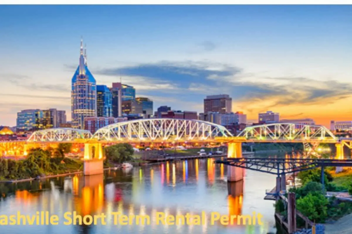 Chic Music City Hideaway, Sleeps 6 with large outdoor deck, pool and gym