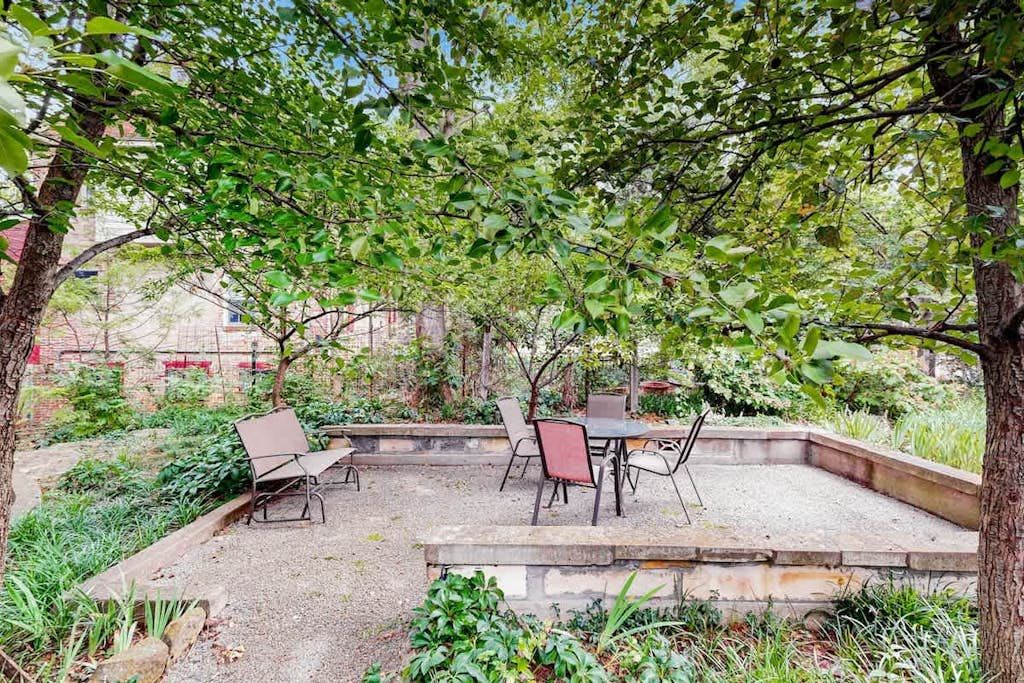 Little House Nashville: Convenient, Eclectic, Cozy, with 47 5-Star Reviews