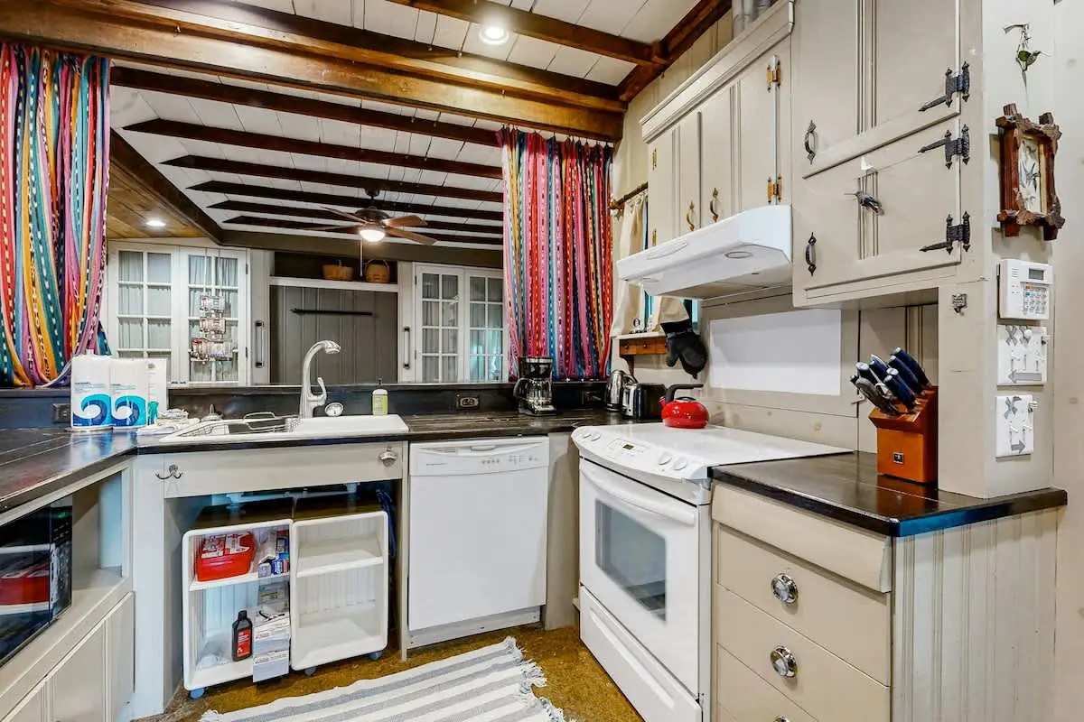 Little House Nashville: Convenient, Eclectic, Cozy, with 47 5-Star Reviews
