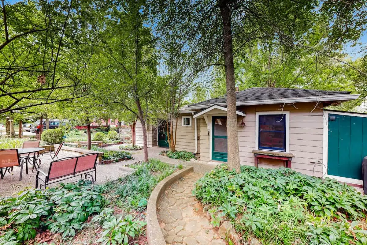 Little House Nashville: Convenient, Eclectic, Cozy, with 47 5-Star Reviews