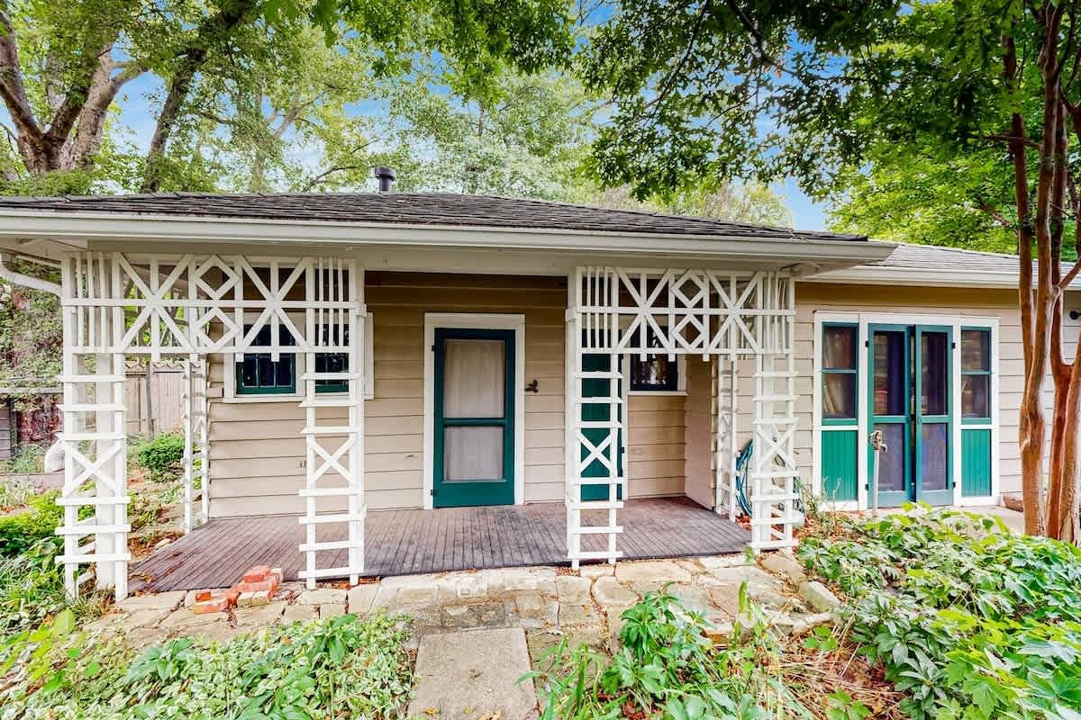 Little House Nashville: Convenient, Eclectic, Cozy, with 47 5-Star Reviews