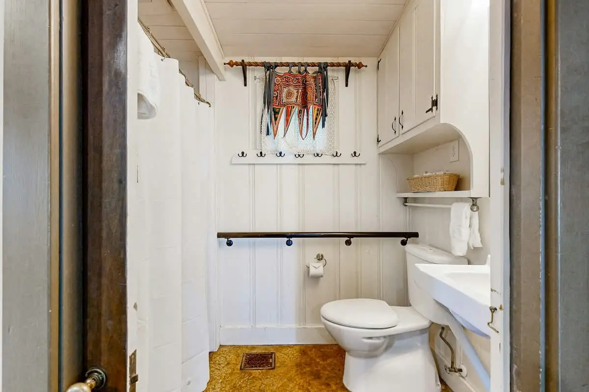 Little House Nashville: Convenient, Eclectic, Cozy, with 47 5-Star Reviews