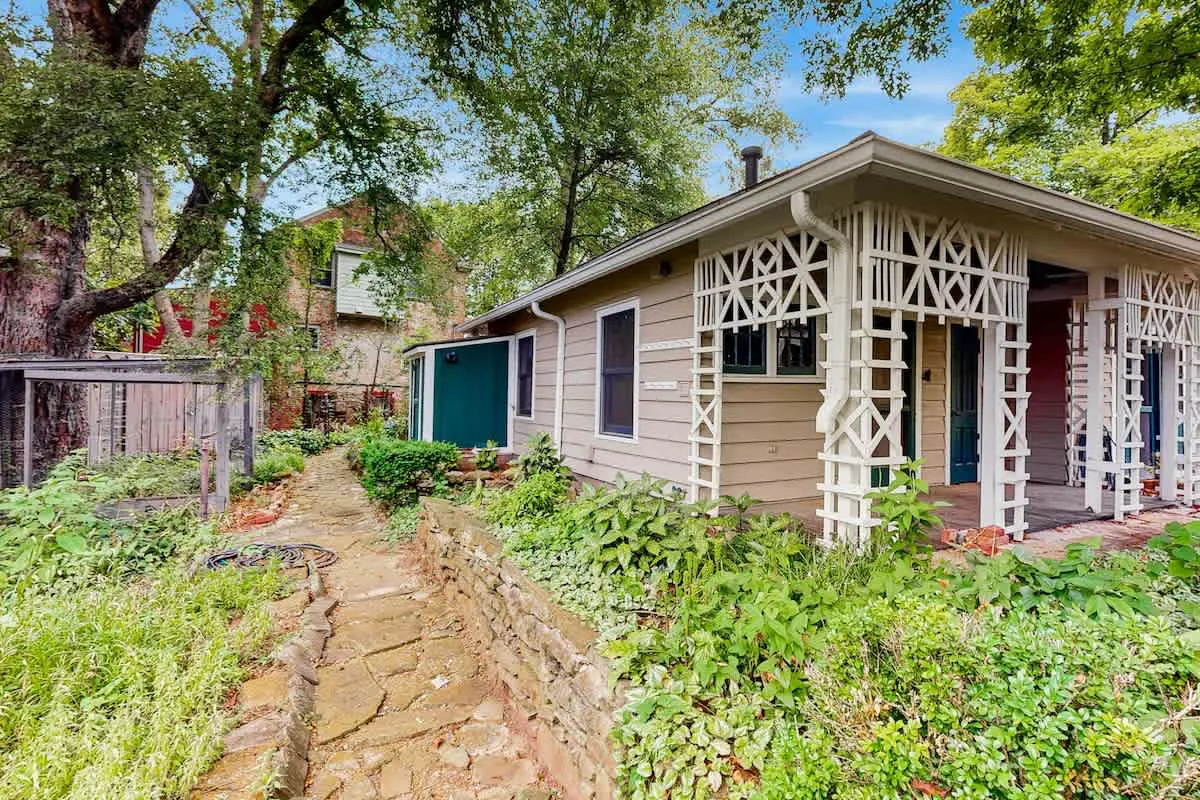 Little House Nashville: Convenient, Eclectic, Cozy, with 47 5-Star Reviews