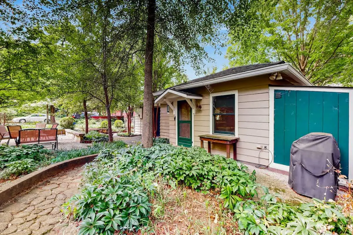 Little House Nashville: Convenient, Eclectic, Cozy, with 47 5-Star Reviews