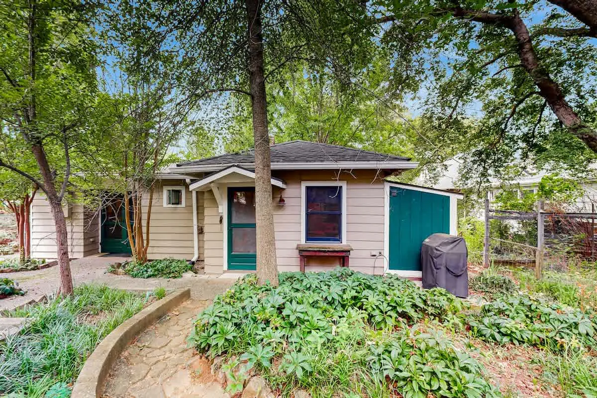 Little House Nashville: Convenient, Eclectic, Cozy, with 47 5-Star Reviews