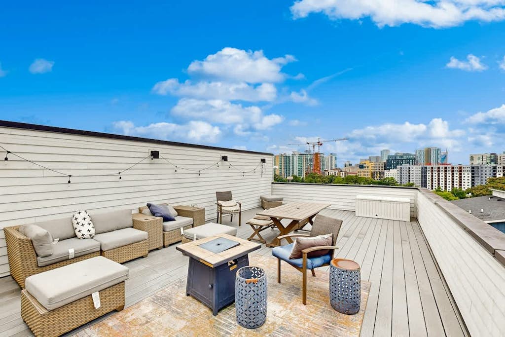 Brand-New Spacious Modern House with Rooftop Deck & City Views